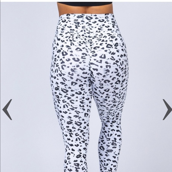 ***SOLD*** Scrunch bum Snow leopard Leggings - Picture 5 of 10